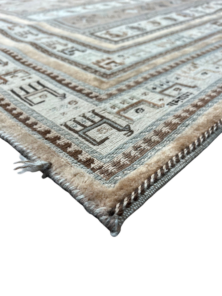 Soft Taupe &amp; Ivory Geometric Soumak Style Rug, Circa 1970 – 6’5” x 9’8”