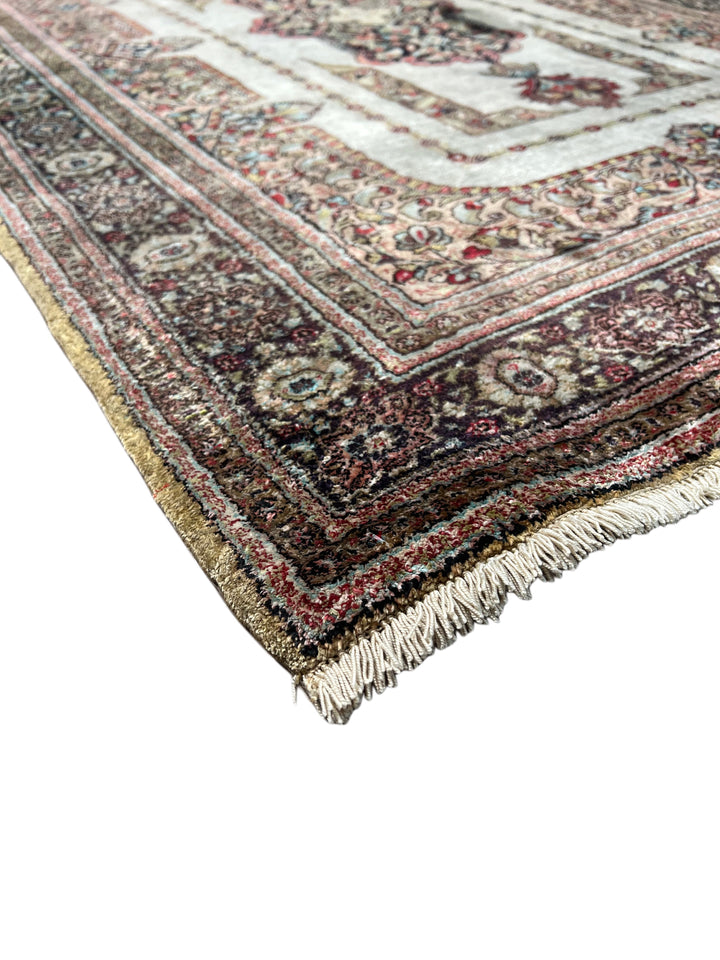 Ivory &amp; Soft Peach Silk Qum Rug – Circa 1960 – 3’5” x 5’1”