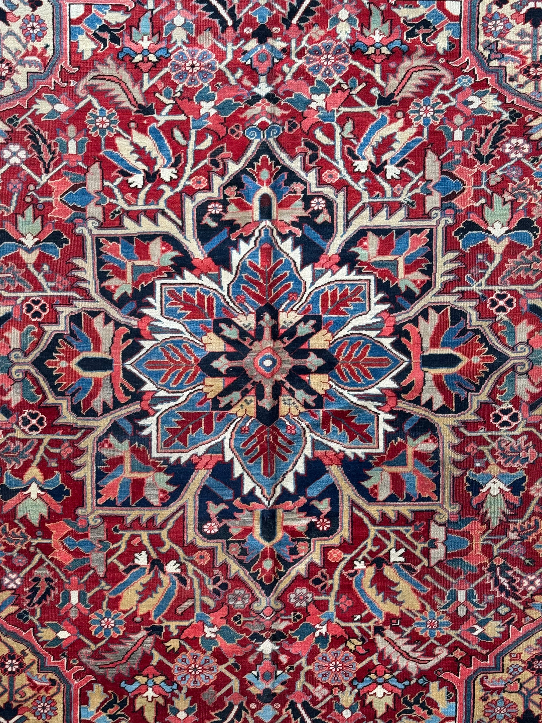 Red &amp; Navy Medallion Heriz Rug – Circa 1930 | 8’6” × 11’7”