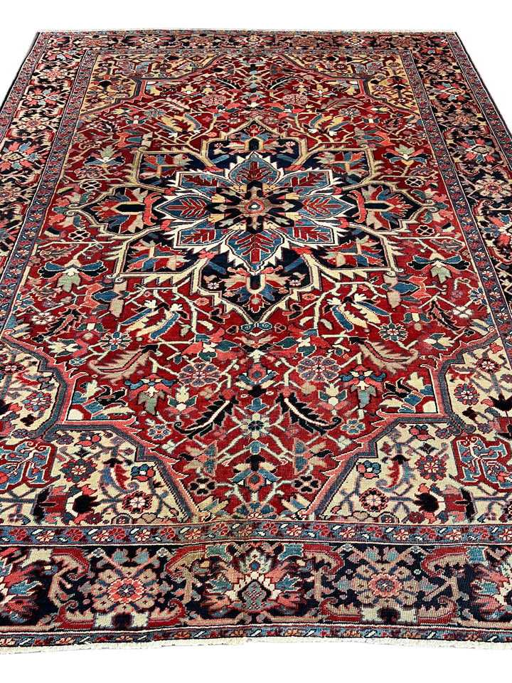 Red &amp; Navy Medallion Heriz Rug – Circa 1930 | 8’6” × 11’7”