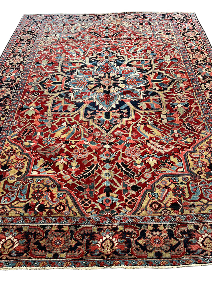 Red &amp; Navy Medallion Heriz Rug – Circa 1930 | 8’6” × 11’7”