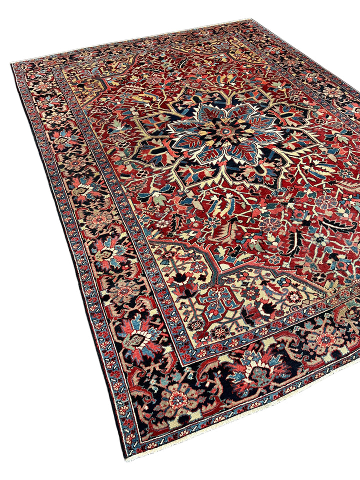 Red &amp; Navy Medallion Heriz Rug – Circa 1930 | 8’6” × 11’7”
