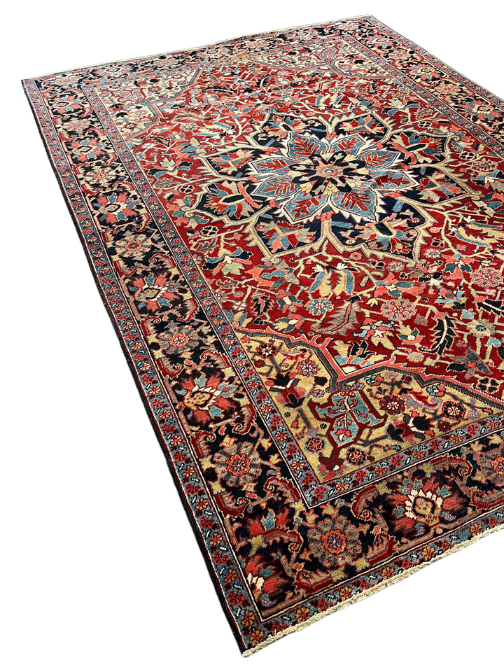 Red &amp; Navy Medallion Heriz Rug – Circa 1930 | 8’6” × 11’7”