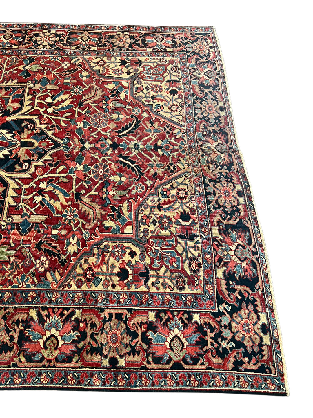 Red &amp; Navy Medallion Heriz Rug – Circa 1930 | 8’6” × 11’7”