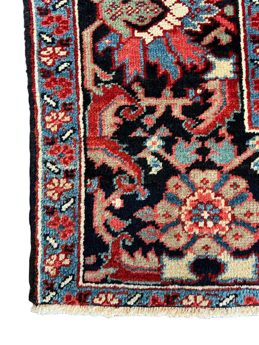 Red &amp; Navy Medallion Heriz Rug – Circa 1930 | 8’6” × 11’7”