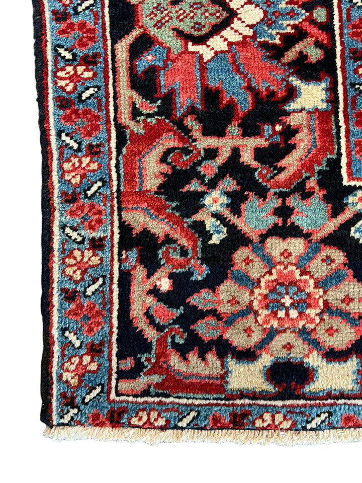 Red &amp; Navy Medallion Heriz Rug – Circa 1930 | 8’6” × 11’7”