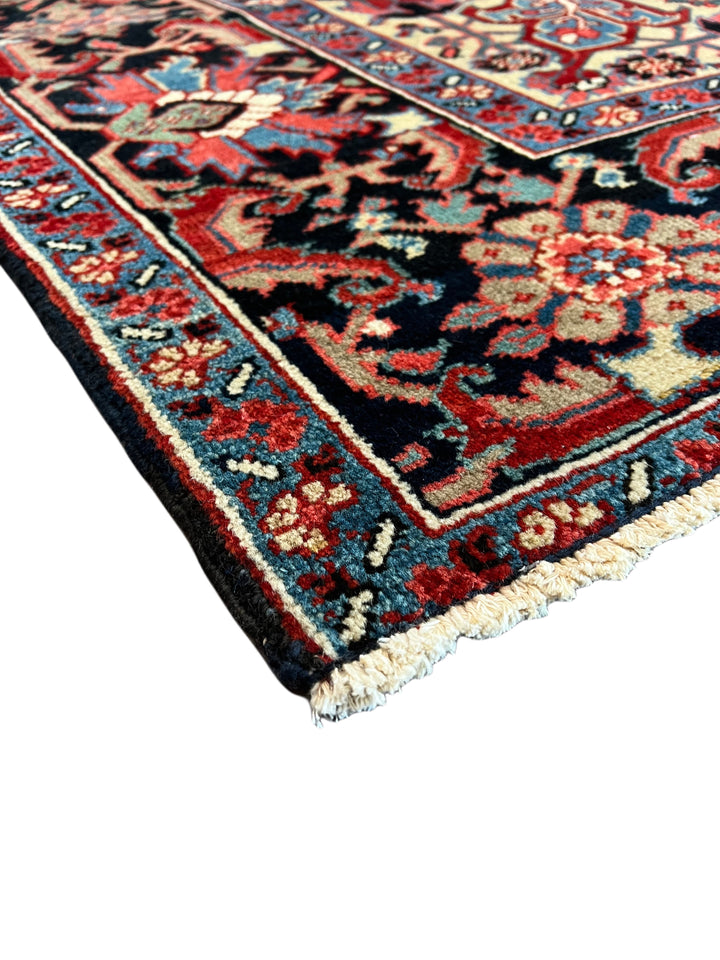 Red &amp; Navy Medallion Heriz Rug – Circa 1930 | 8’6” × 11’7”
