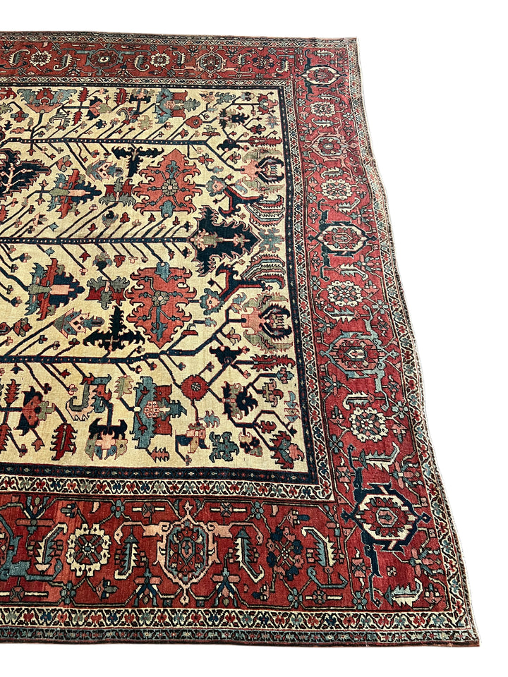 Ivory &amp; Rust Antique Serapi Rug – Circa 1910 | 10’0” × 13’11”