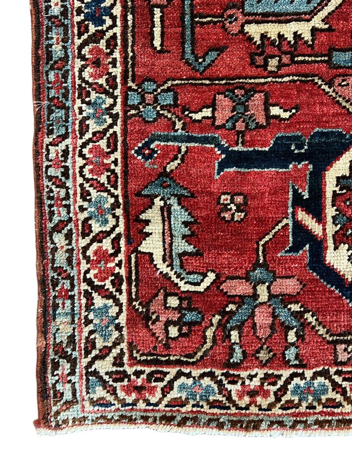 Ivory &amp; Rust Antique Serapi Rug – Circa 1910 | 10’0” × 13’11”