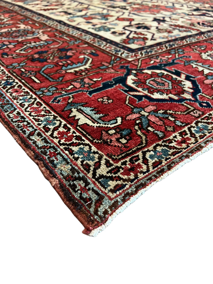 Ivory &amp; Rust Antique Serapi Rug – Circa 1910 | 10’0” × 13’11”