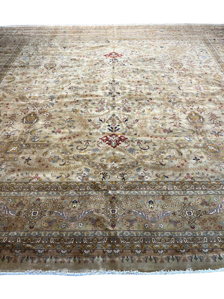 Ivory &amp; Taupe Indian Tabriz Square Wool Rug – 14’8” × 15’0”