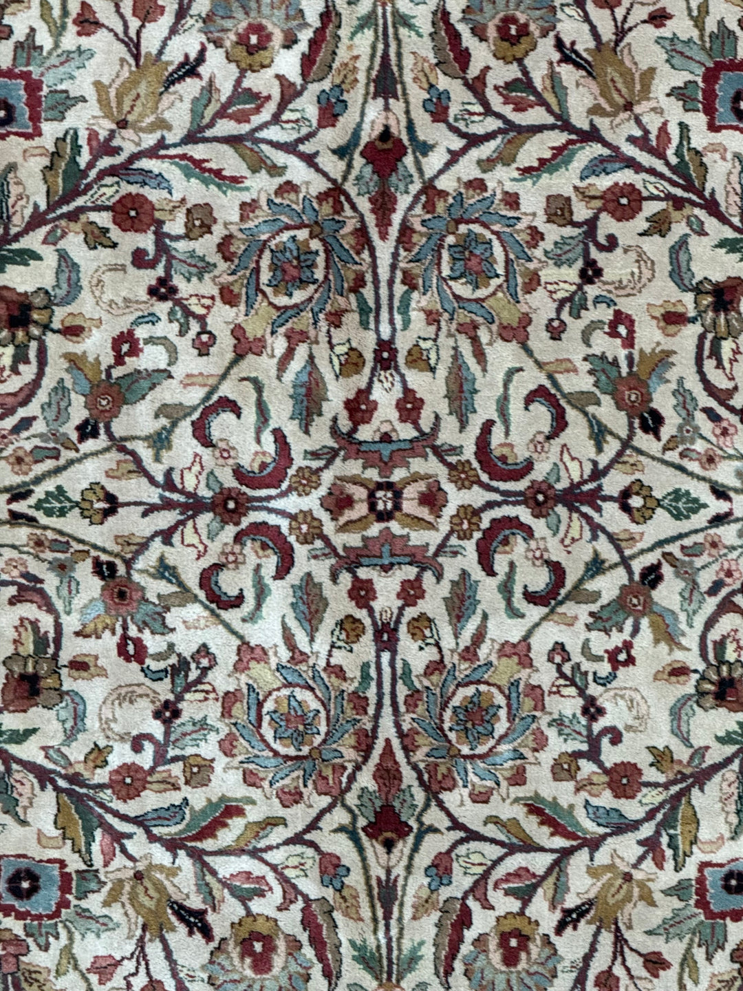 Ivory &amp; Burgundy Oversized Indian Agra Rug – 15’1” × 19’9”