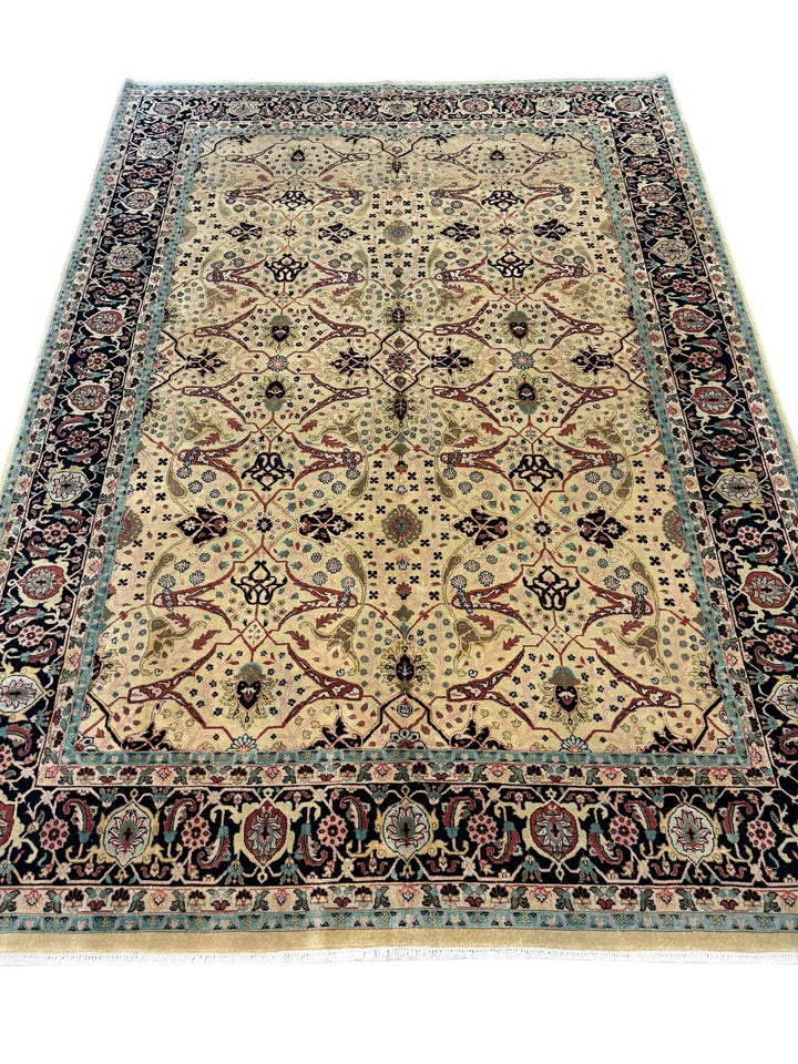 Ivory Lattice Traditional Wool Rug – 7’1” x 9’9”