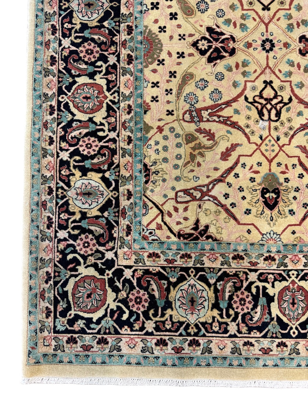 Ivory Lattice Traditional Wool Rug – 7’1” x 9’9”