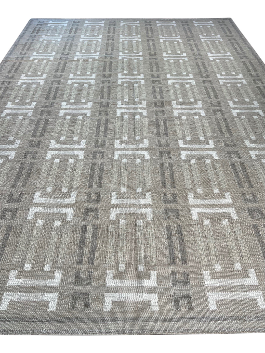 Taupe Gray &amp; Ivory Geometric Pet-Friendly Flatweave Rug – 9’8” x 13’10”