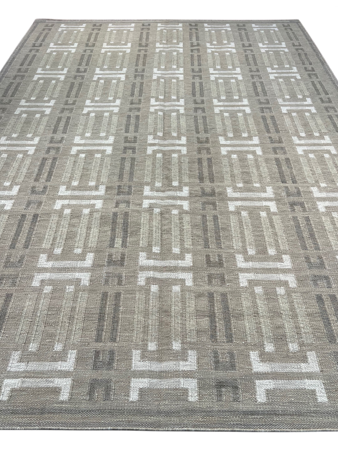 Taupe Gray &amp; Ivory Geometric Pet-Friendly Flatweave Rug – 9’8” x 13’10”