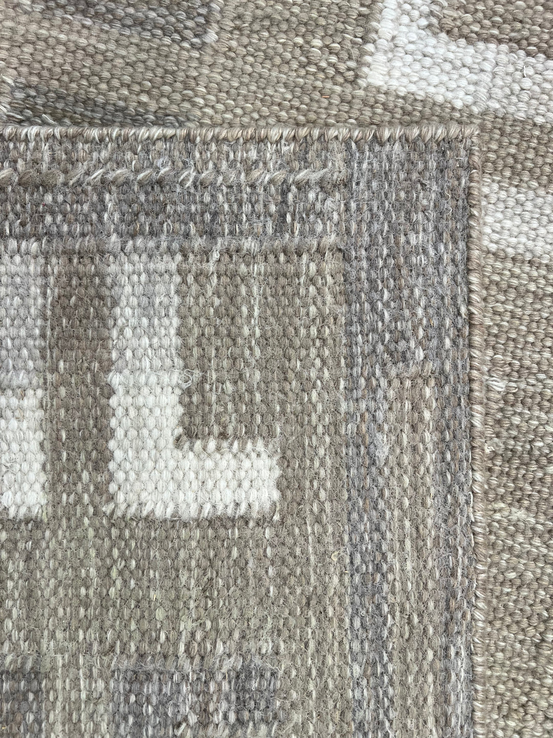 Taupe Gray &amp; Ivory Geometric Pet-Friendly Flatweave Rug – 9’1” x 12’3”