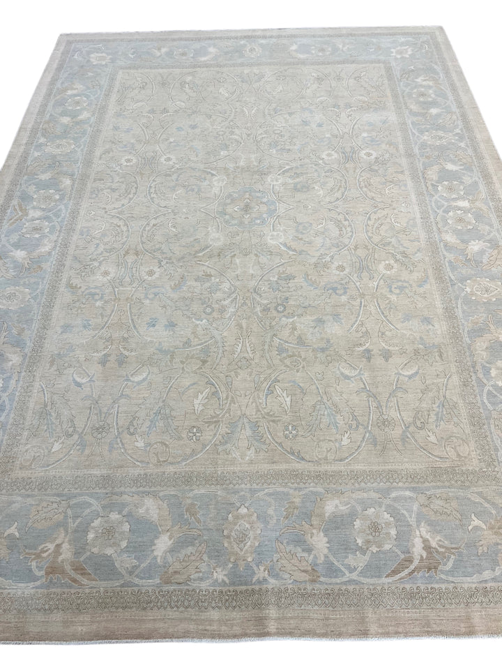 Soft Blue &amp; Taupe Fine-Weave Floral Rug – 8’9” x 12’2”
