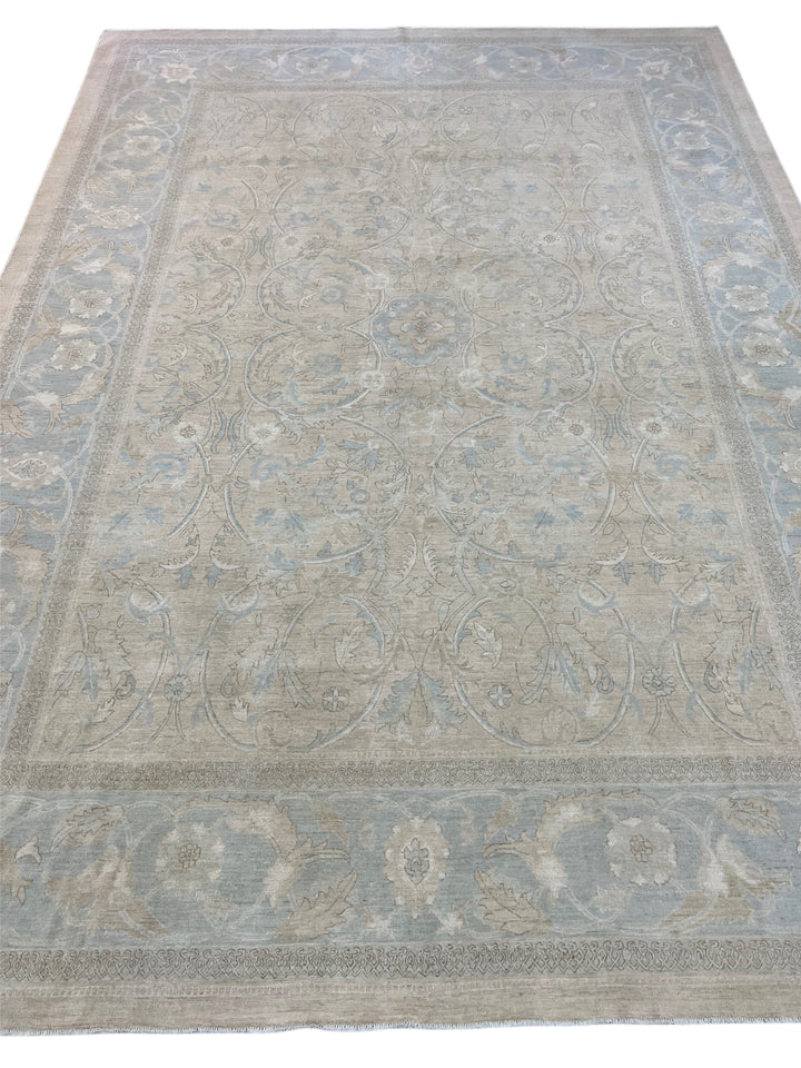 Soft Blue &amp; Taupe Fine-Weave Floral Rug – 8’9” x 12’2”