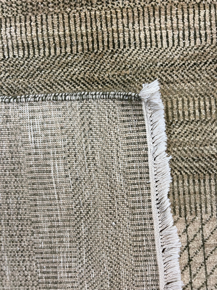 Gray &amp; Taupe Textured Geometric Wool Rug – 8’10” x 12’4”