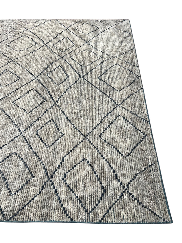 Gray &amp; Charcoal Geometric Diamond - Moroccan Style - Wool Rug – 8’11” x 9’1”