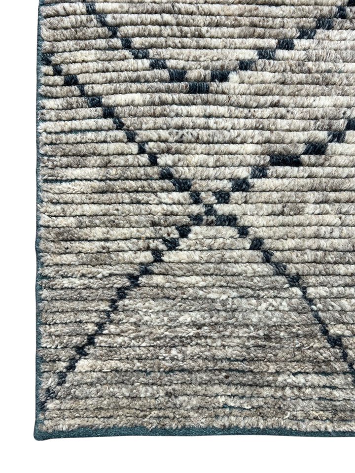 Gray &amp; Charcoal Geometric Diamond - Moroccan Style - Wool Rug – 8’11” x 9’1”