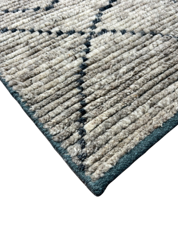 Gray &amp; Charcoal Geometric Diamond - Moroccan Style - Wool Rug – 8’11” x 9’1”