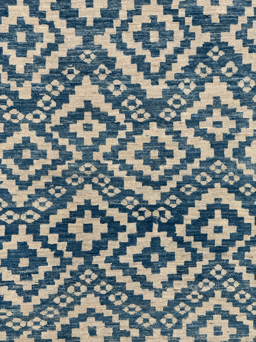 The Santorini – Ocean Blue &amp; Ivory Geometric Rug – 5’0” x 6’5”