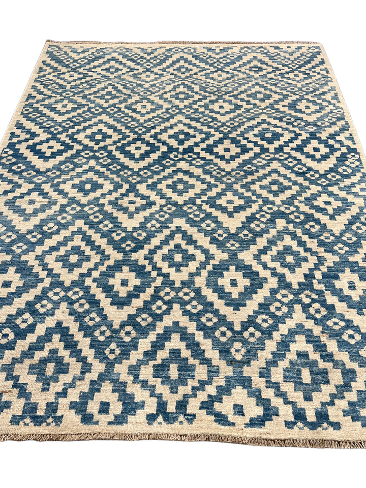 The Santorini – Ocean Blue &amp; Ivory Geometric Rug – 5’0” x 6’5”