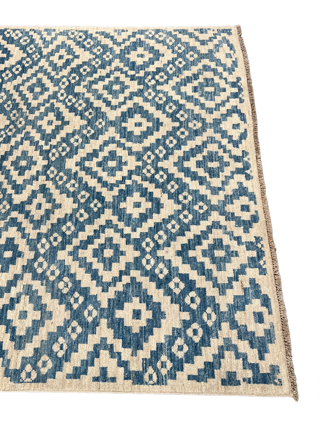 The Santorini – Ocean Blue &amp; Ivory Geometric Rug – 5’0” x 6’5”