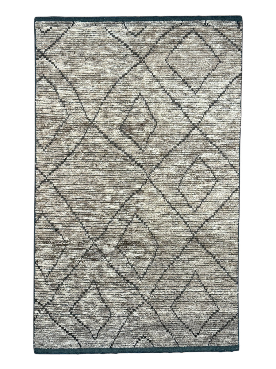 Atlas – Ivory & Charcoal Moroccan Style Rug – 4’5” x 7’2”