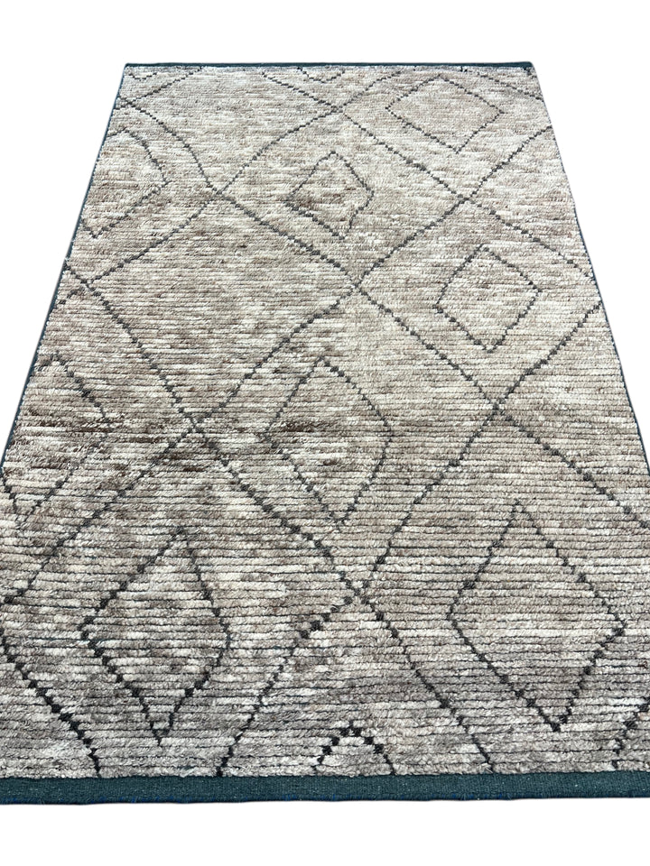 Atlas – Ivory &amp; Charcoal Moroccan Style Rug – 4’5” x 7’2”