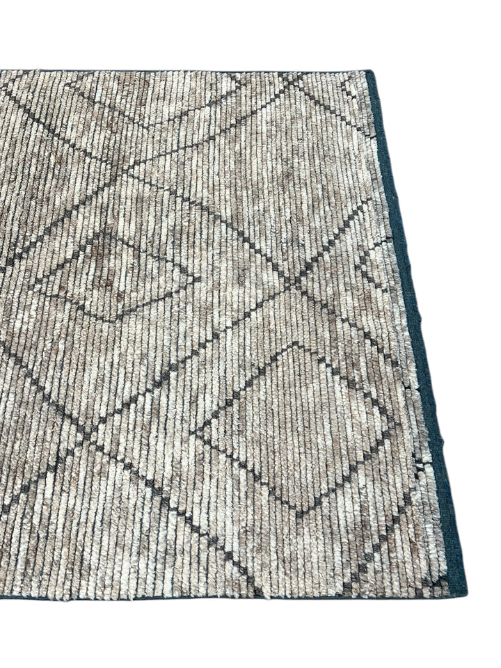 Atlas – Ivory &amp; Charcoal Moroccan Style Rug – 4’5” x 7’2”