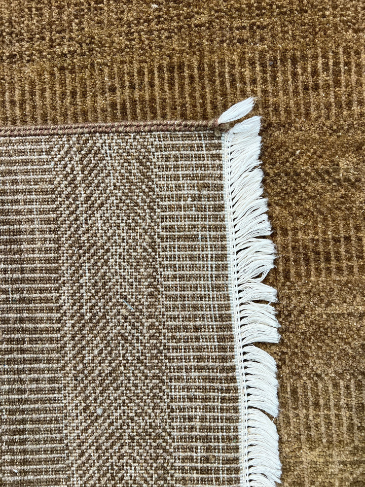 Soren – Taupe &amp; Mocha Textured Modern Rug – 5’0” x 6’10”