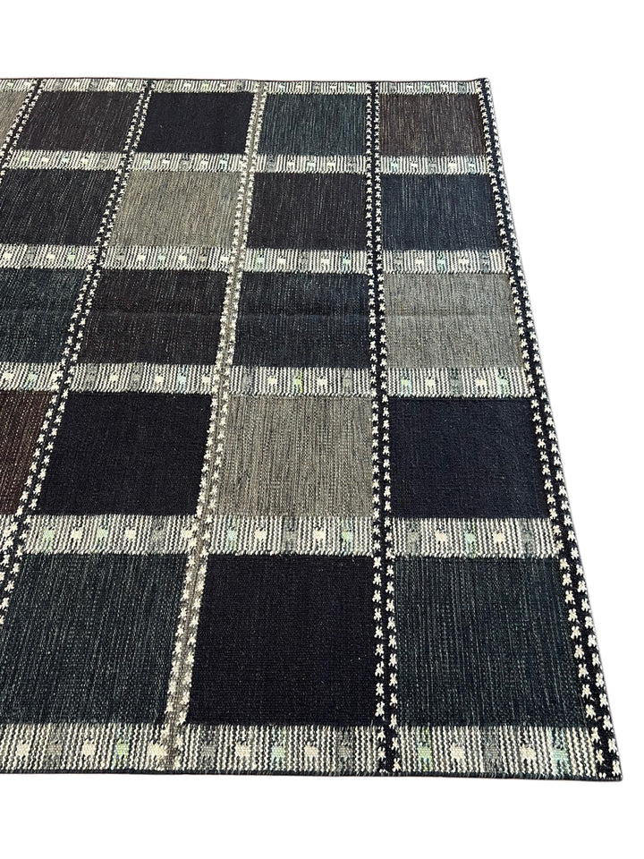 Midnight Tartan - Navy Blue &amp; Charcoal Geometric Flatweave Rug – 8’3” x 10’2”