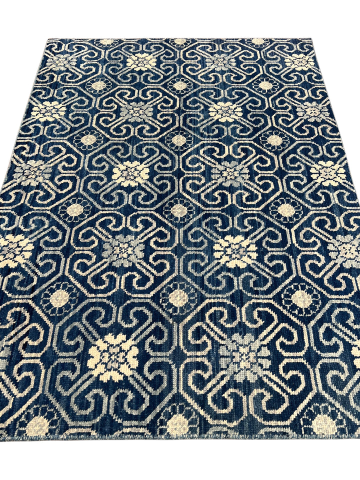 The Midnight Arabesque – Navy Blue, Ivory &amp; Soft Blue Ornamental Rug – 4’5” x 6’0”