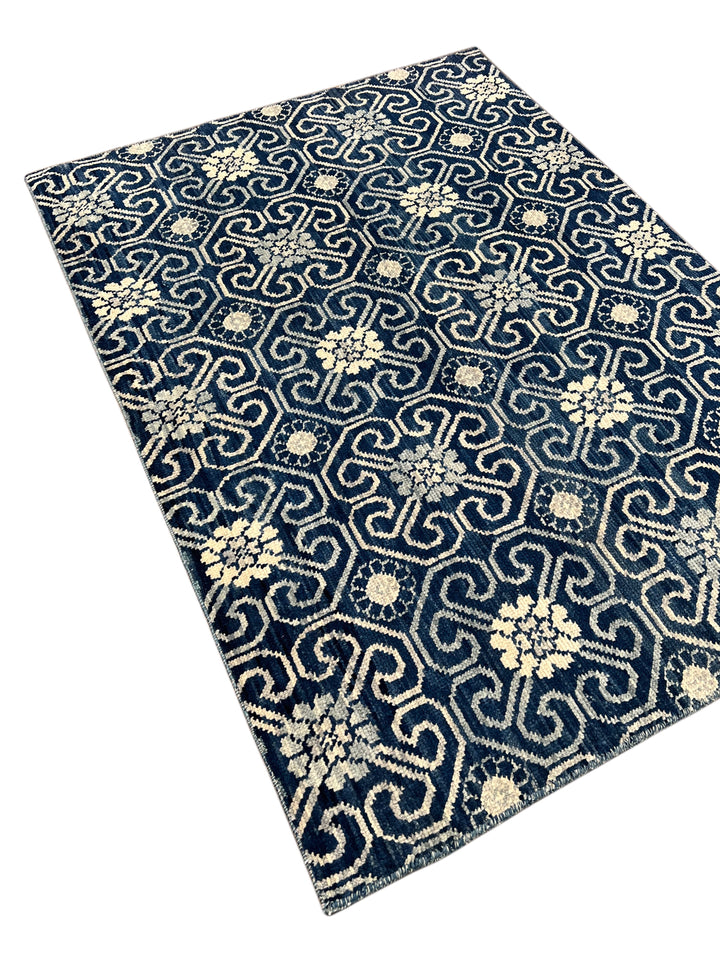 The Midnight Arabesque – Navy Blue, Ivory &amp; Soft Blue Ornamental Rug – 4’5” x 6’0”