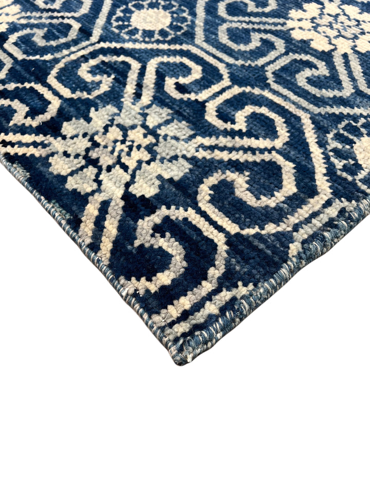 The Midnight Arabesque – Navy Blue, Ivory &amp; Soft Blue Ornamental Rug – 4’5” x 6’0”
