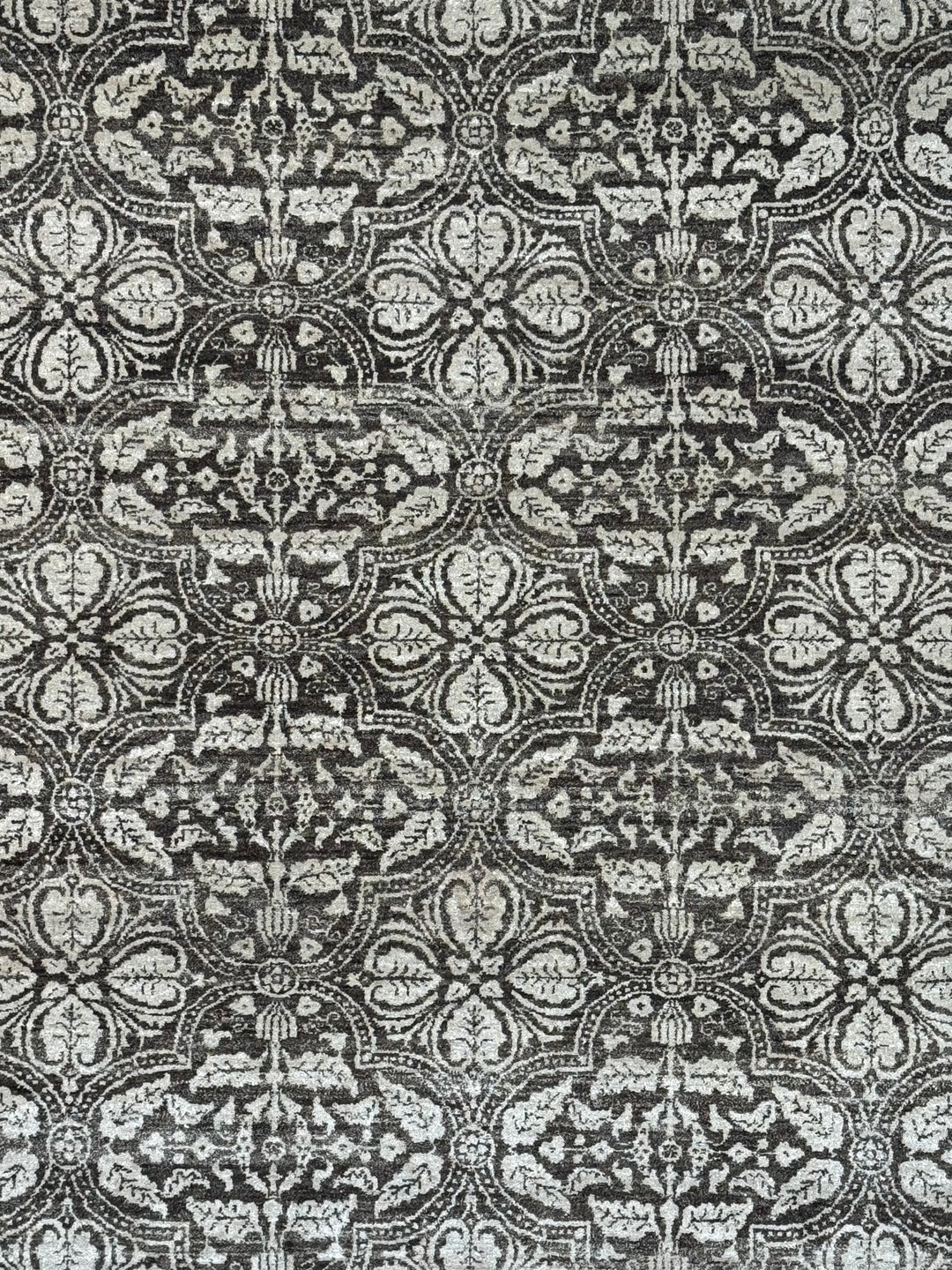 Noir Fleur - Charcoal Black &amp; Ivory Floral Pattern Rug – 5’7” x 8’0”