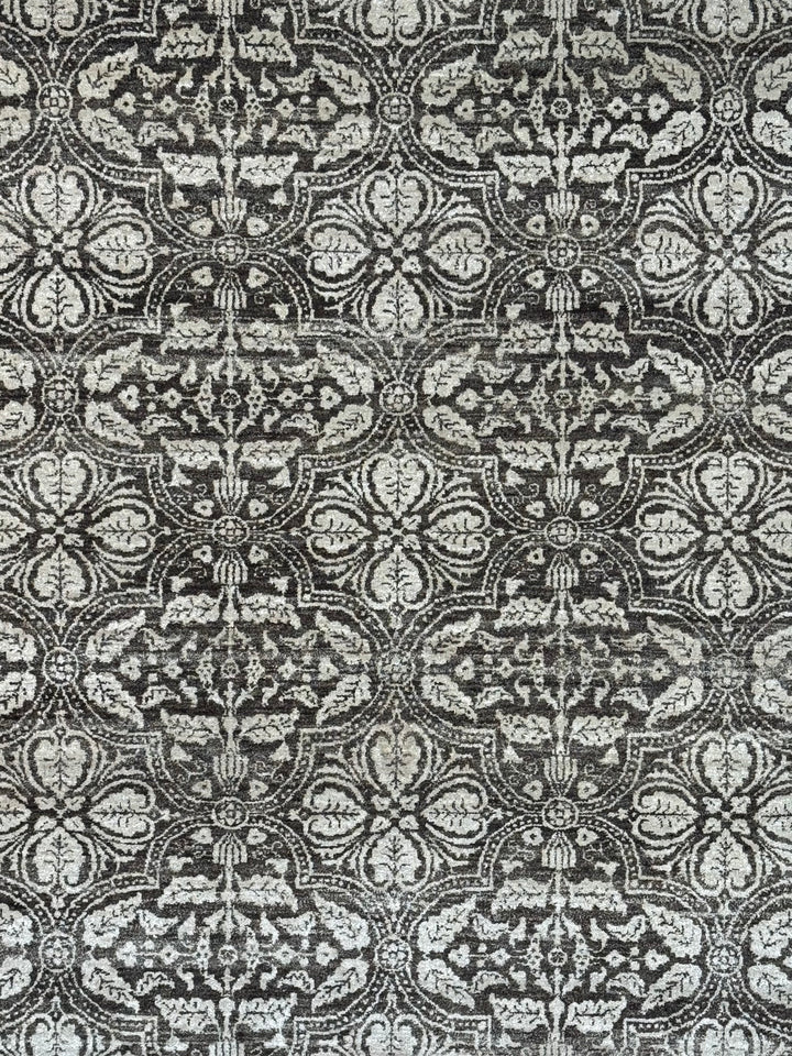 Noir Fleur - Charcoal Black &amp; Ivory Floral Pattern Rug – 5’7” x 8’0”