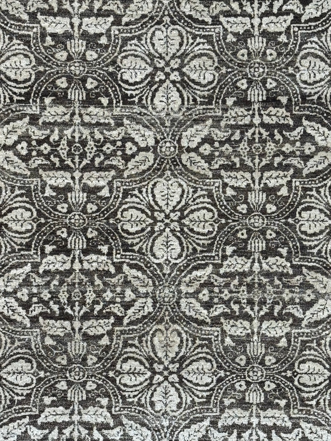 Noir Fleur - Charcoal Black &amp; Ivory Floral Pattern Rug – 5’7” x 8’0”