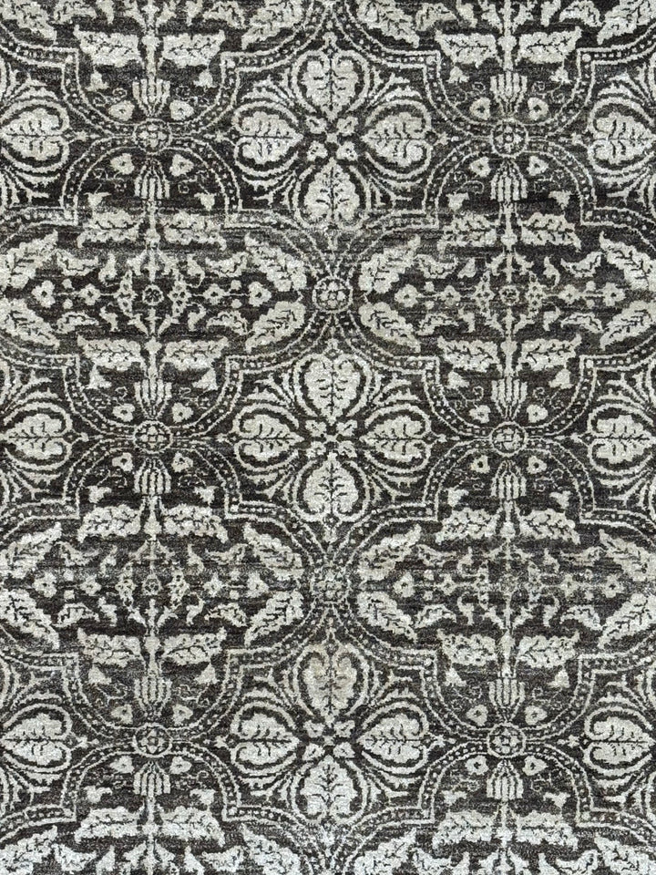 Noir Fleur - Charcoal Black &amp; Ivory Floral Pattern Rug – 5’7” x 8’0”