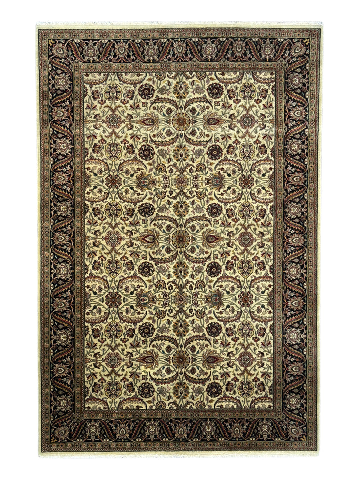 Majestic Garden - Ivory &amp; Black Traditional Floral Rug – 5’8” x 8’6”