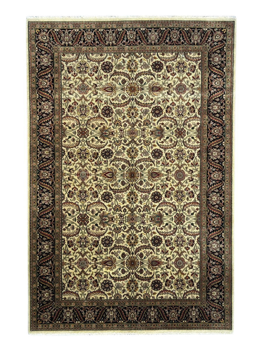 Majestic Garden - Ivory & Black Traditional Floral Rug – 5’8” x 8’6”