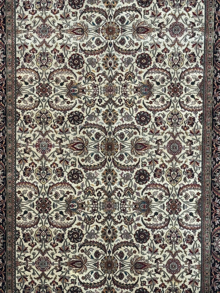 Majestic Garden - Ivory &amp; Black Traditional Floral Rug – 5’8” x 8’6”