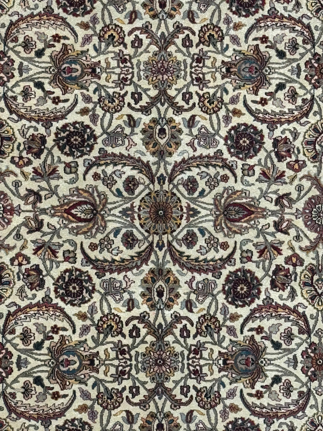 Majestic Garden - Ivory &amp; Black Traditional Floral Rug – 5’8” x 8’6”