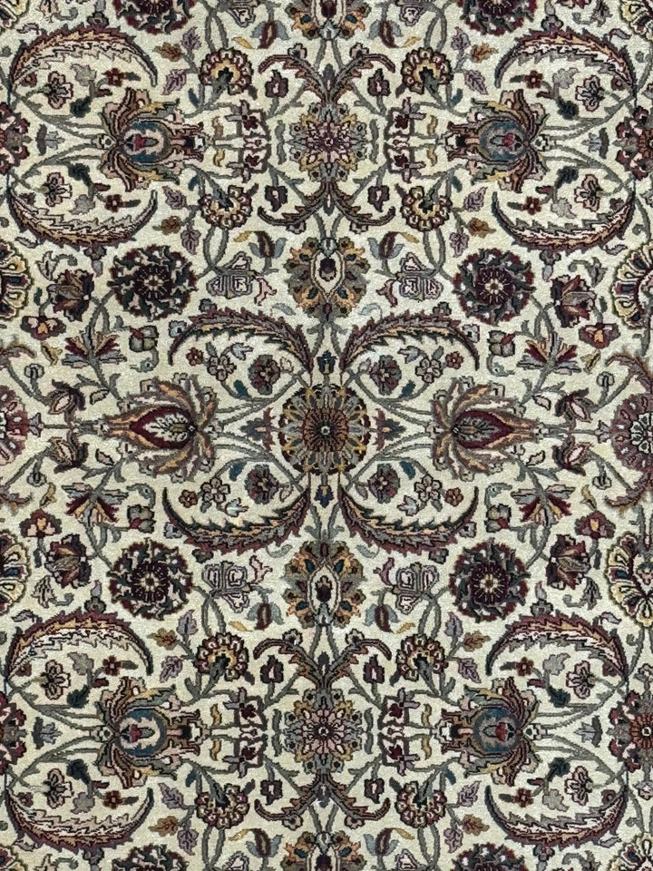 Majestic Garden - Ivory &amp; Black Traditional Floral Rug – 5’8” x 8’6”