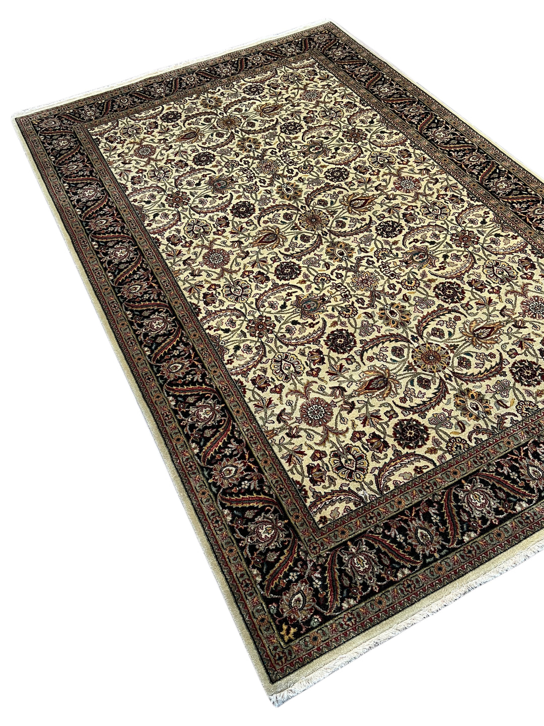 Majestic Garden - Ivory &amp; Black Traditional Floral Rug – 5’8” x 8’6”