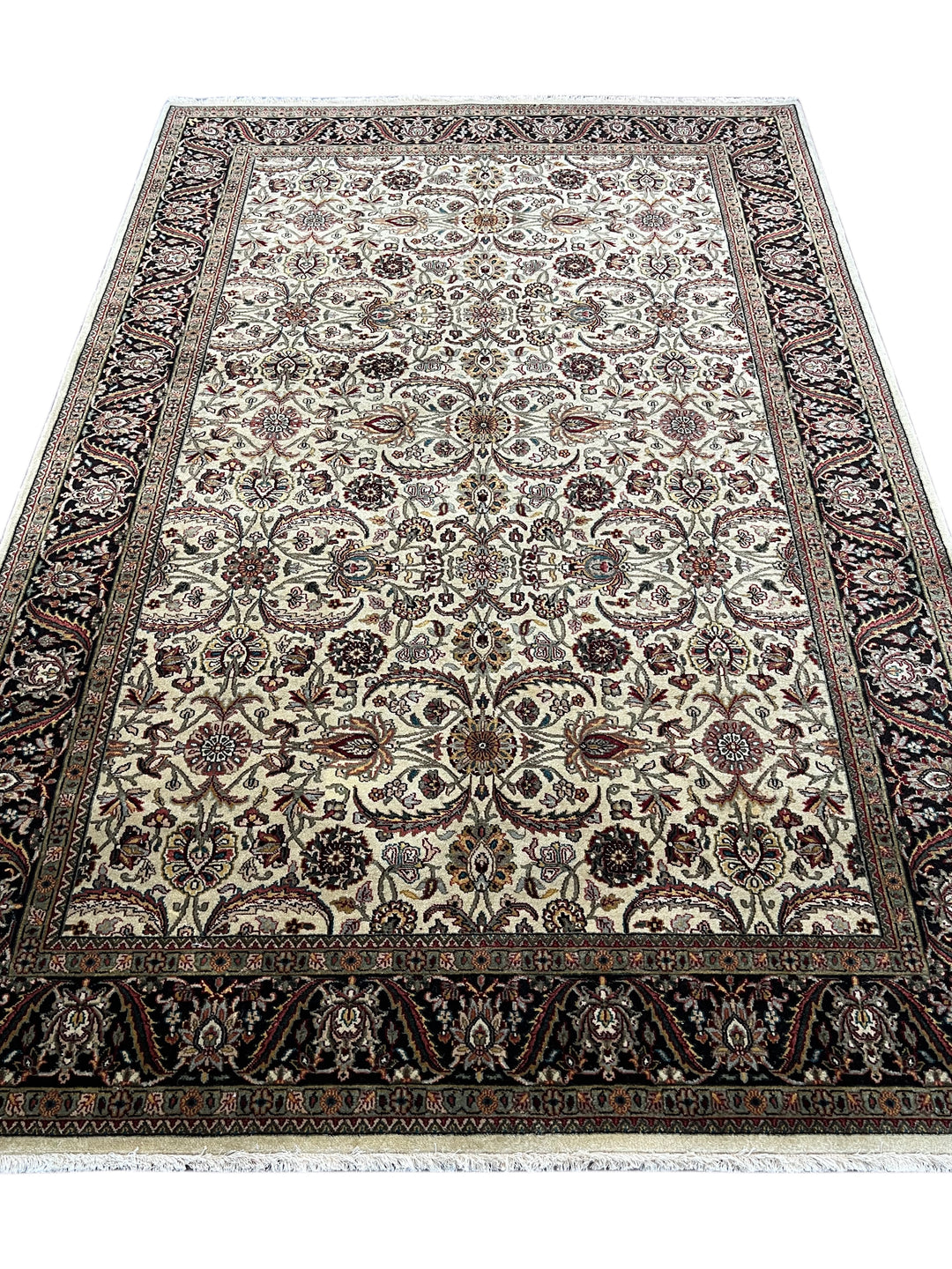 Majestic Garden - Ivory &amp; Black Traditional Floral Rug – 5’8” x 8’6”