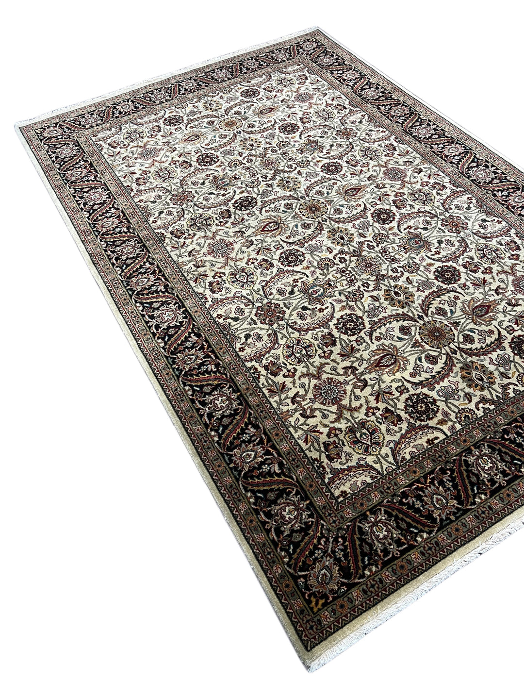 Majestic Garden - Ivory &amp; Black Traditional Floral Rug – 5’8” x 8’6”